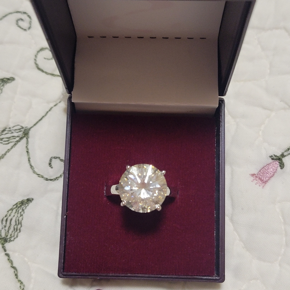 9ct Moissanite Ring